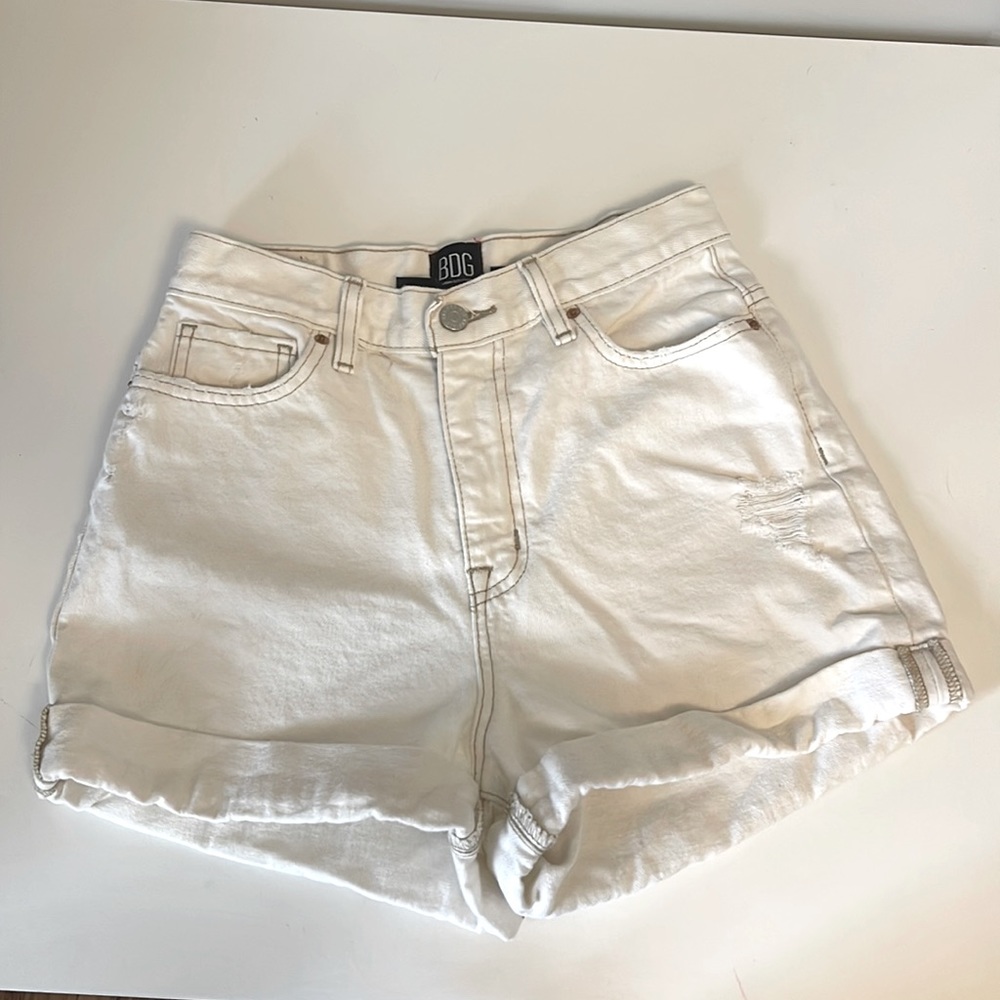 Urban Outfitters BDG Hi-Rise Mom Short Size 26